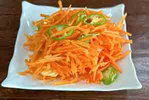 Spicy carrot salad